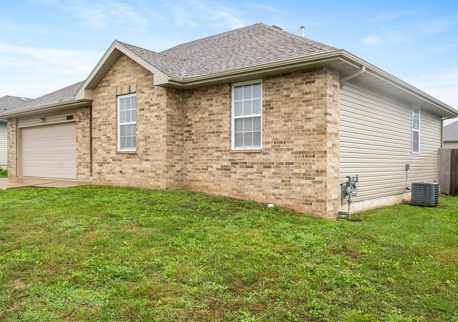 3 Bedroom in Ozark! — Photo 2