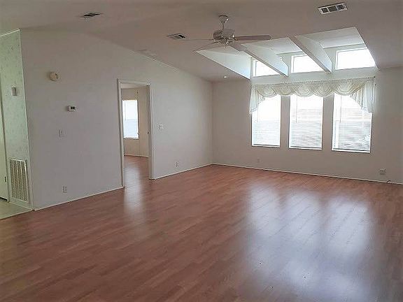 3rd image of 51 Winthrop Ln