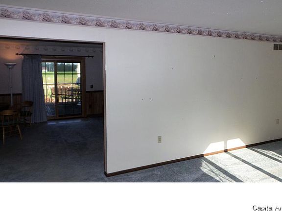 5th image of 204 S Stockdale Ln
