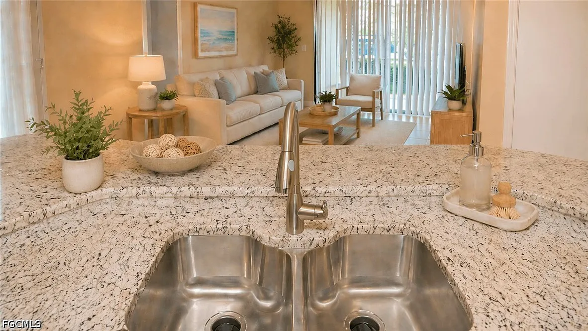 3 bed, 2.0 bath, 1320 sqft, $1,595 — Photo 4