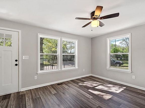 5th image of 125 Dobbs St