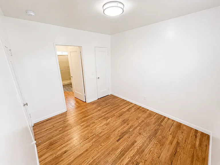 Completely Remodeled Spanish Style Midtown Apartment! Air Conditioning! — Photo 18