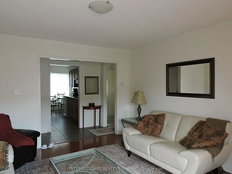 710 Neighbourhood Cir #5 — Photo 8