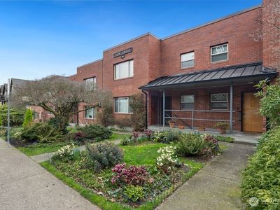 515 W Olympic Place #208, Seattle, WA, 98119