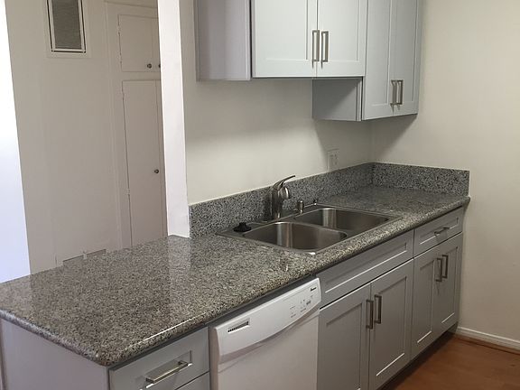 3rd image of 1221 N Spaulding Ave APT 206