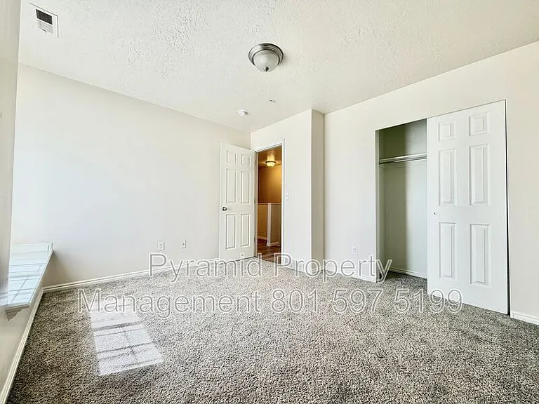 6353 W Passenger Ln — Photo 16