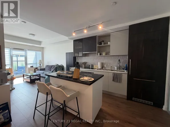395 Dundas St W #101, Oakville, ON L6M 4L9