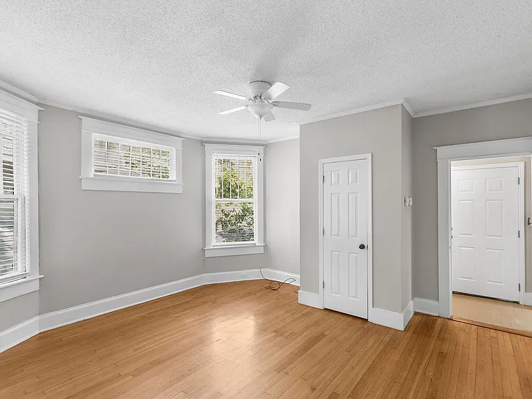 Laurelton Oaks — Photo 29