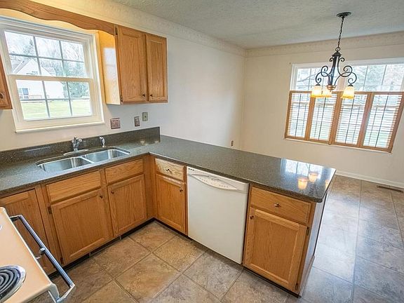 4th image of 2826 Tinkers Ln #62