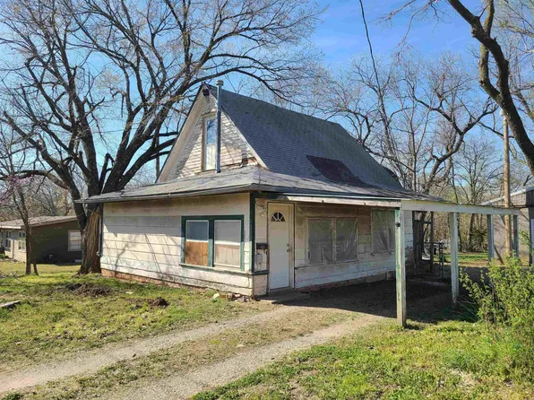 1308 Pine St, Winfield, KS 67156