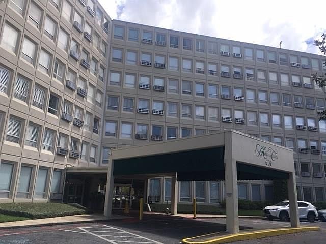 1st image of 401 Metairie Rd APT 202