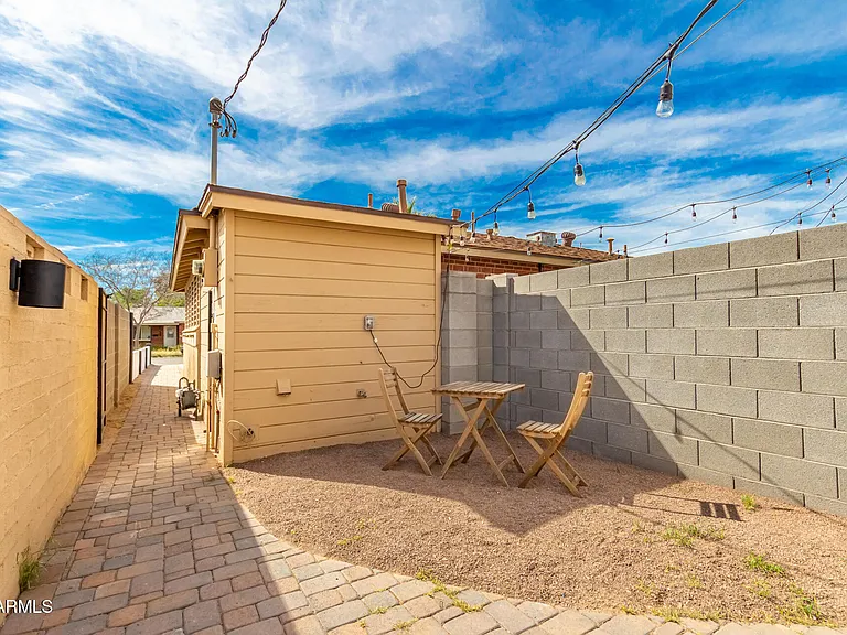 2402 W Weldon Ave — Photo 22