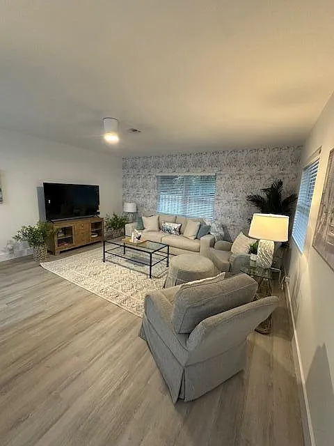 2 bed, 2.0 bath, 948 sqft, $3,995 — Photo 3