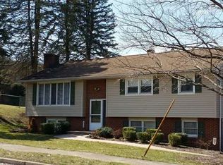 335 Saint Davids Rd, Williamsport, PA 17701