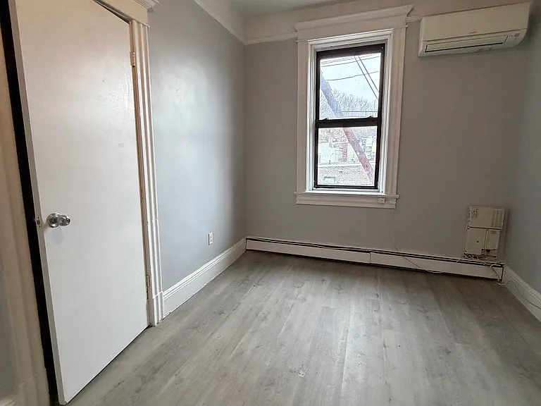 176 Oak St #3R — Photo 2
