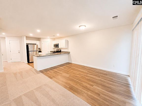 3rd image of 130 Dunkeld Dr