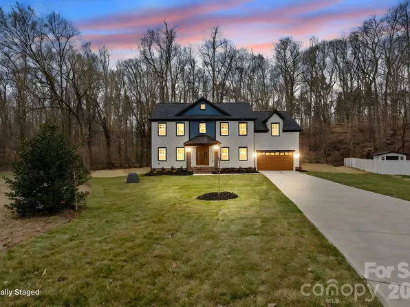 10405 Briarhurst Pl #18, Mint Hill, NC 28227