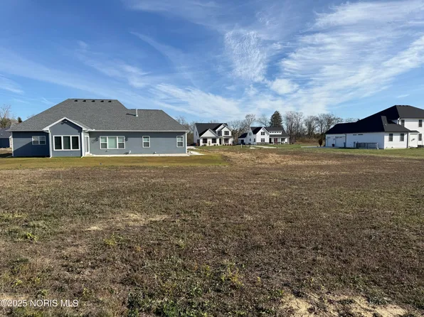 5557 Waterville Monclova Rd, Monclova, OH 43542