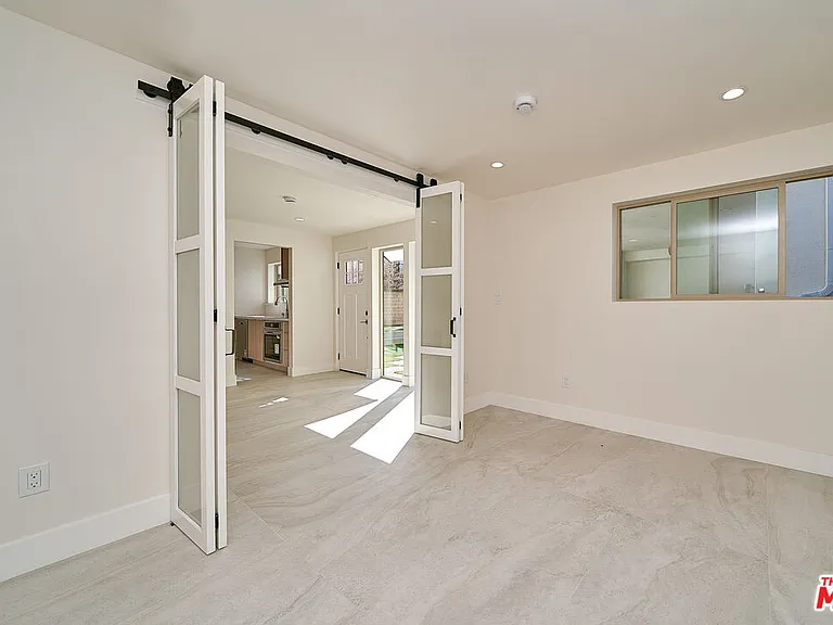 2938 Mary St #A — Photo 9