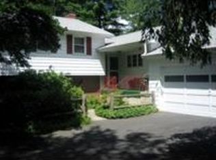 7 Rye Ridge Pkwy, West Hartford, CT 06117