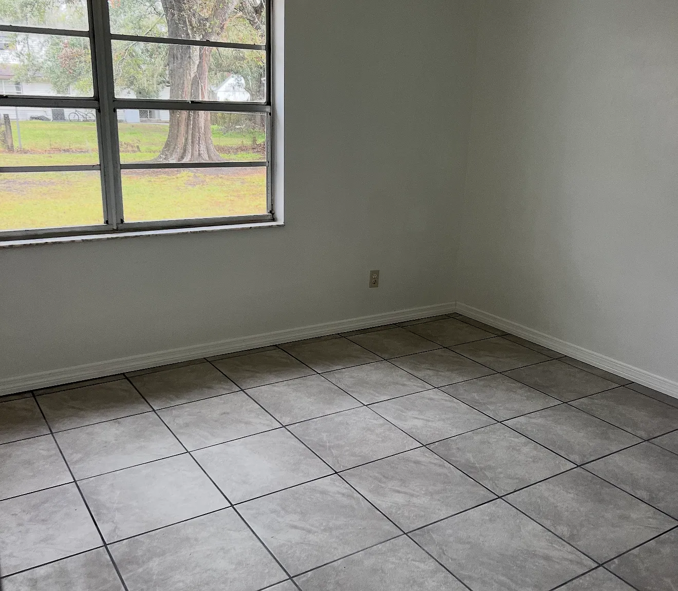 2 bed, 2016 sqft, $1,300 — Photo 4