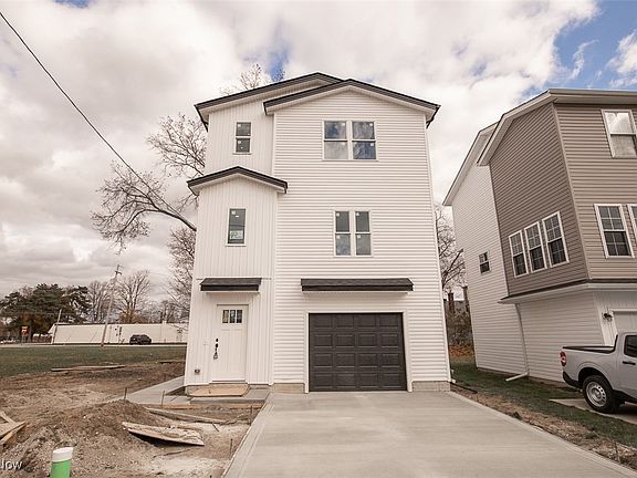3rd image of 1053 Peach Blvd