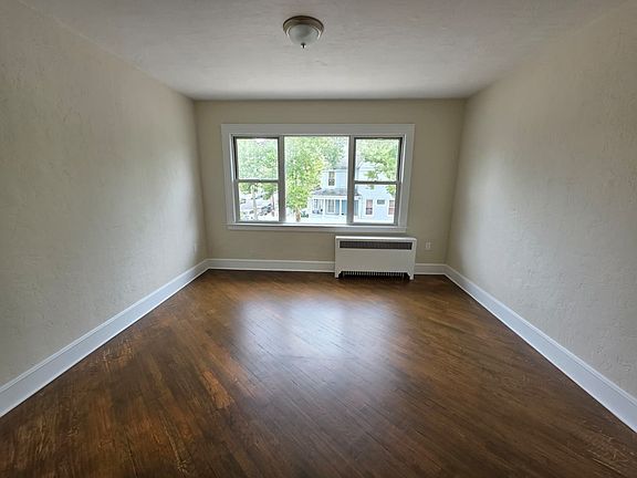 4th image of 111 Lewis St Fl 2