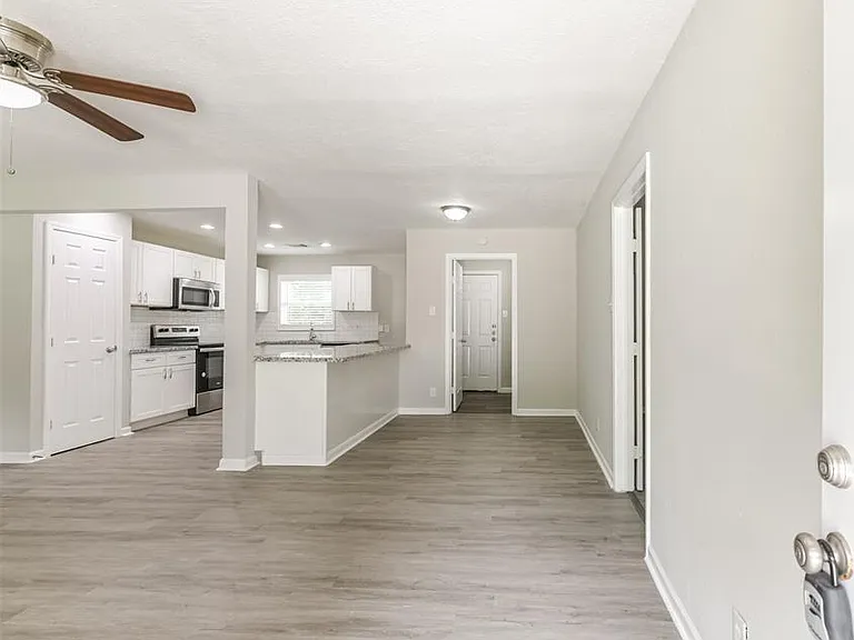 5118 Keystone St — Photo 3
