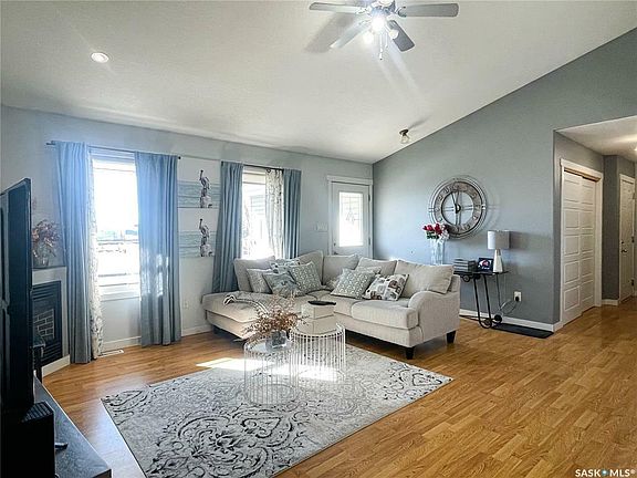 3rd image of 39 Morin Cres