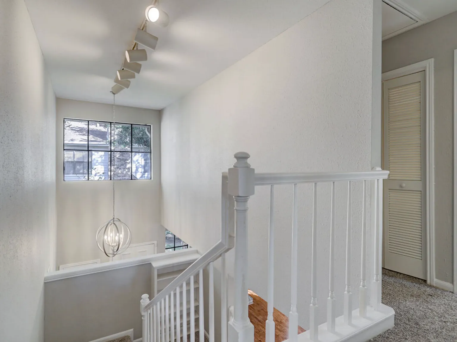 3 bed, 2.5 bath, 2007 sqft, $2,457 — Photo 3