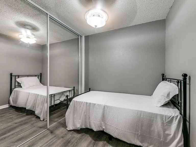 2400 Jupiter Rd #I2 — Photo 7