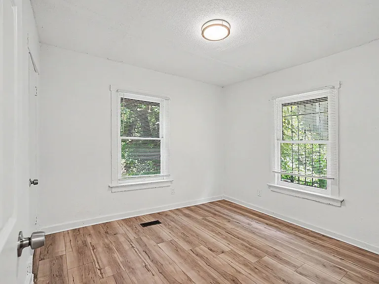 5013 S Benton Ave — Photo 10