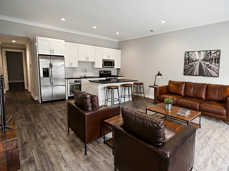 927 W. Irving Park — Photo 6