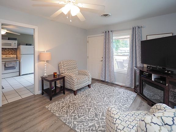 5th image of 2430 Monterey Cir