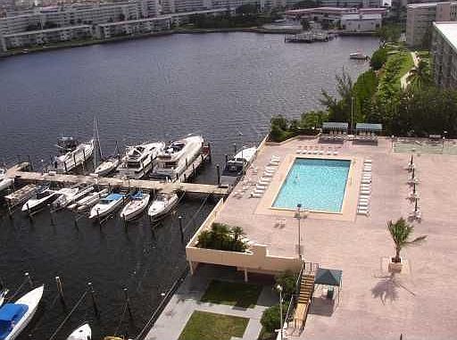 4th image of 18071 Biscayne Blvd APT 1902