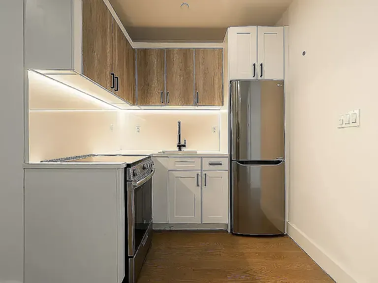 282 E 32nd St #4B — Photo 2