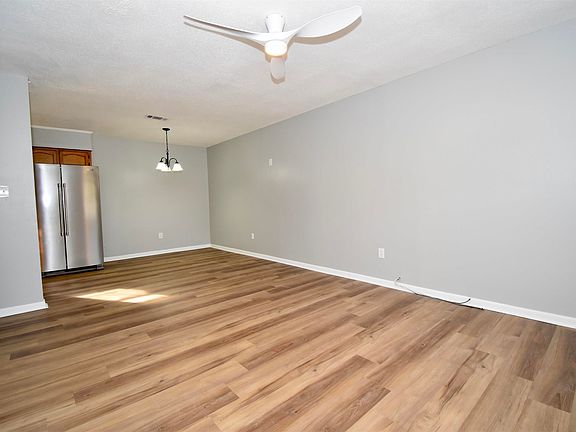3rd image of 818 Evangeline Dr