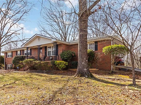 2nd image of 3829 Reynolds Rd