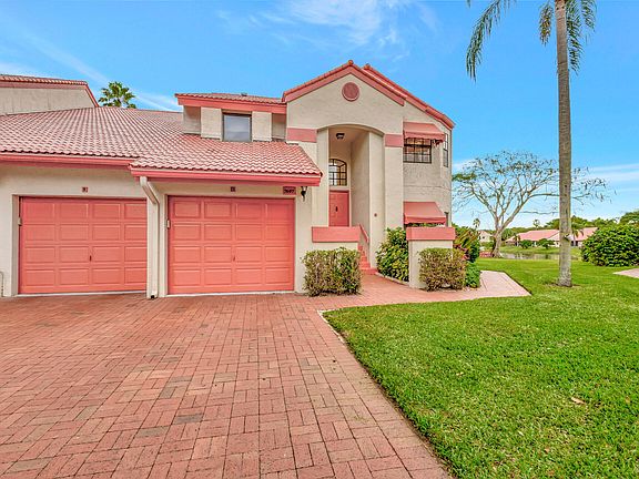 4th image of 7697 Lexington Club Boulevard Boulevard #D