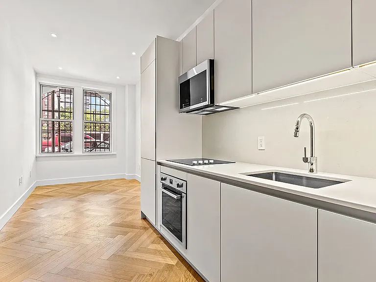 301 E 21st St #1A — Photo 1