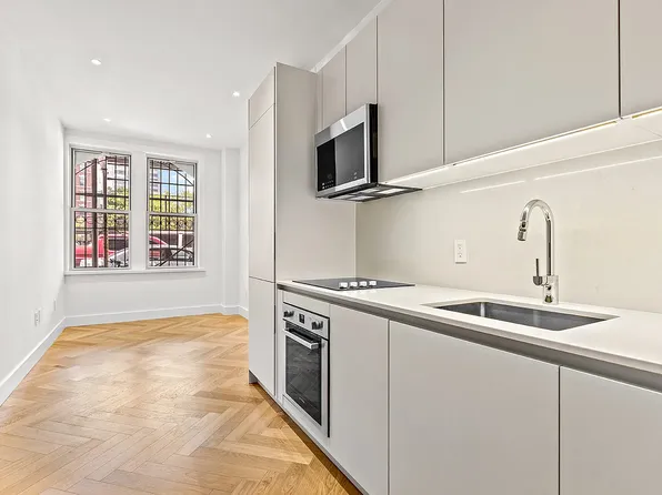 301 E 21st St APT 1A, New York, NY 10010