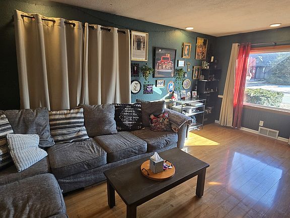 3rd image of 1123 Roosevelt Ave