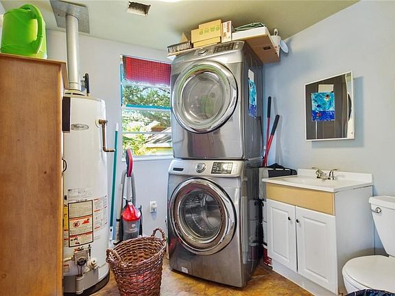 2nd image of 3522 Clematis St