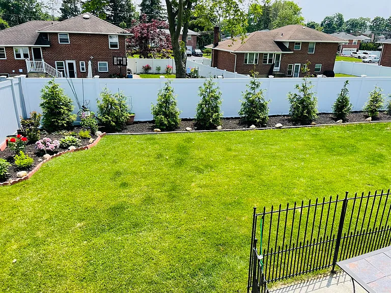 Russell Park Rd — Photo 11