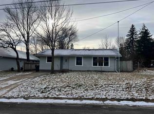 531 North St, Waupaca, WI 54981