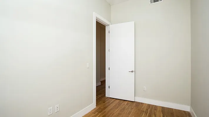 Rented by Nooklyn NYC LLC | media 31