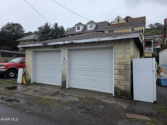 3rd image of 814 Washington Ave