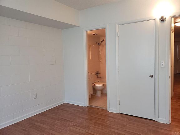 4th image of 1177 E Lloyd St #101