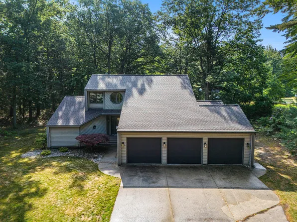 5564 Lake Harbor Rd, Muskegon, MI 49441