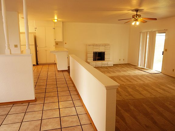 Entrance/Livingroom